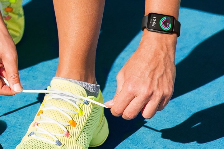 Image showing something with a Galaxy Fit 3 on their wrist.