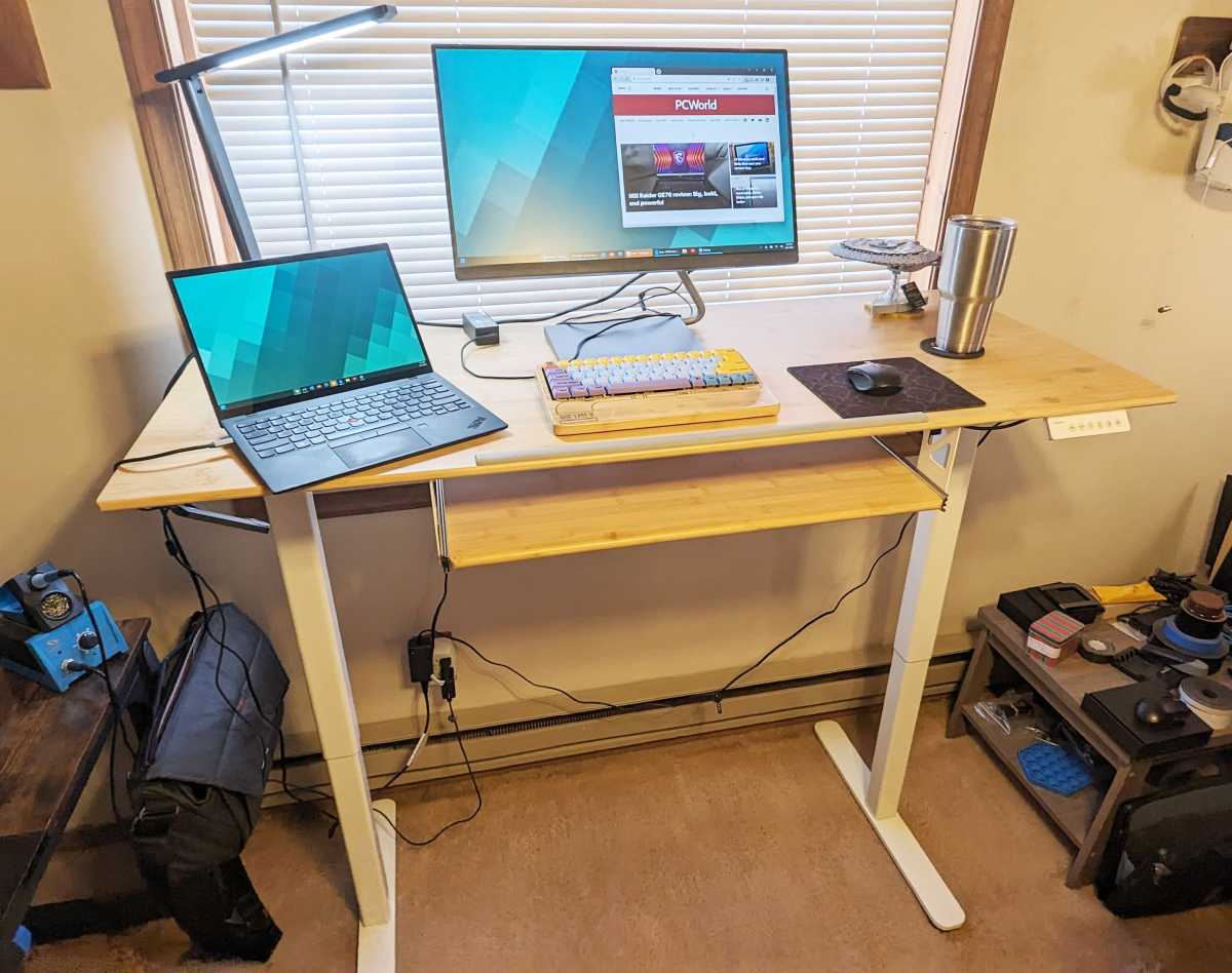 Innovar desk at full height