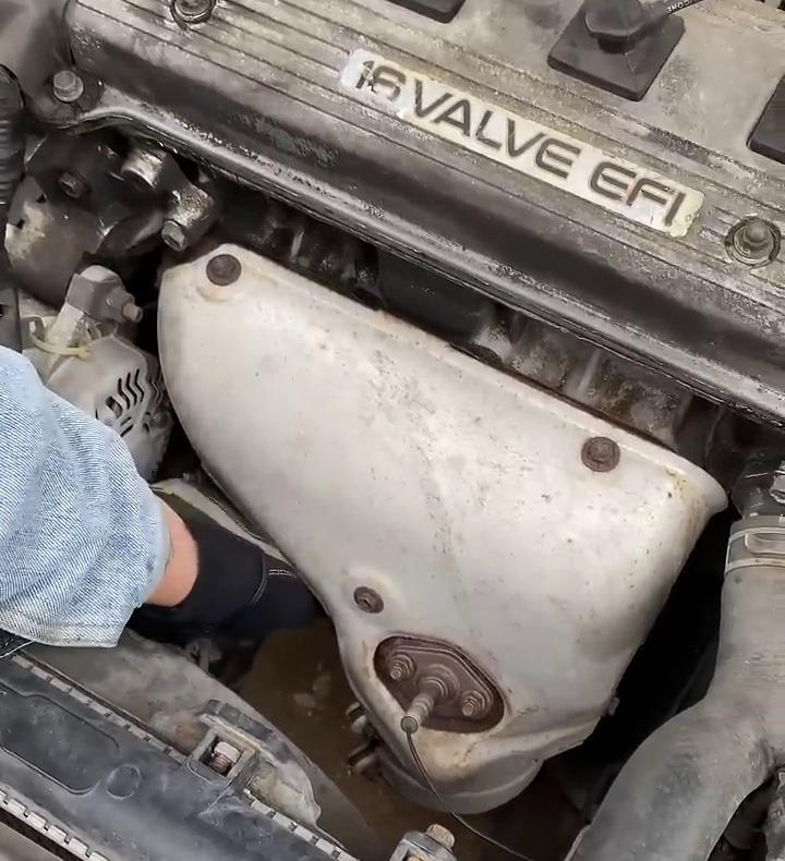 The gasket on the end can stick to the engine bay