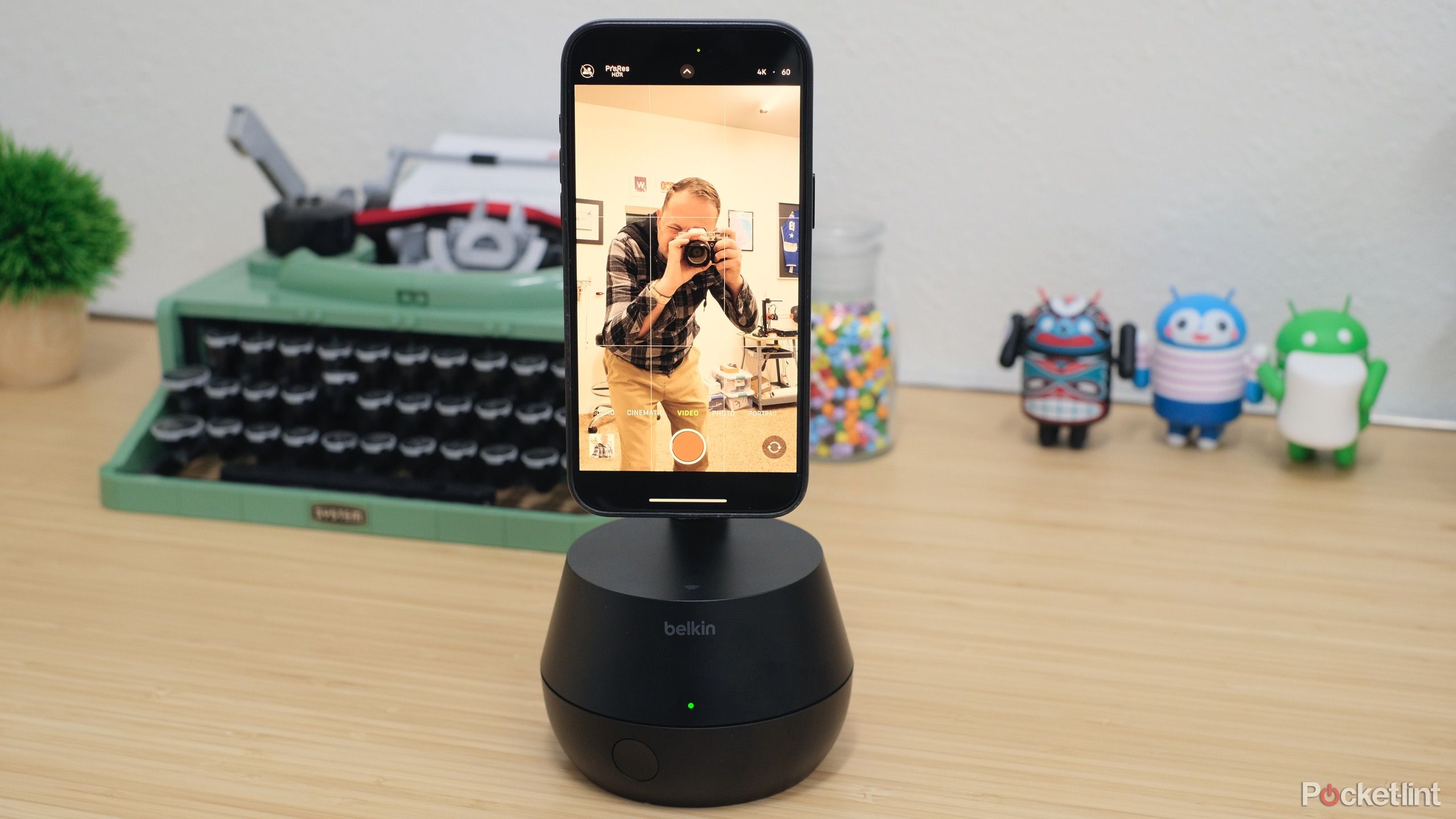 Belkin Auto-Tracking Stand Pro-5