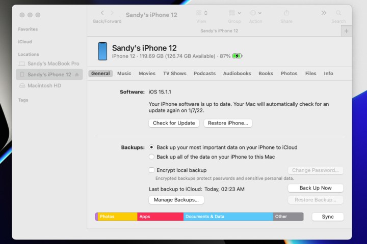 iPhone details in Finder on Mac.