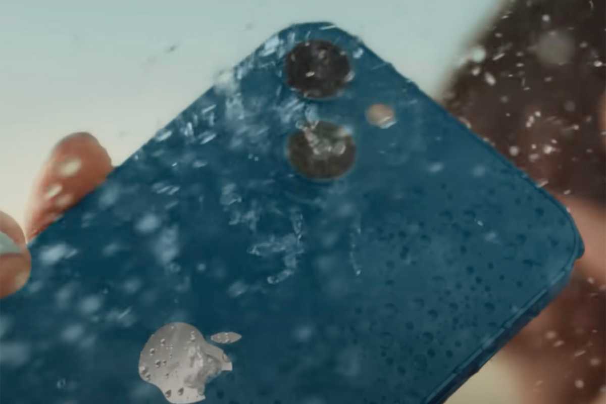 iphone getting splashed with water